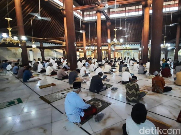 Salat Idul Adha di Masjid Gedhe Kauman, Yogyakarta, Jumat (31/7/2020).