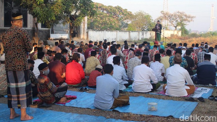 salat idul adha warga korban lumpur