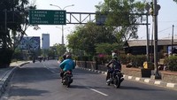 Pemerintah sempat melarang warga untuk mudik pada libur lebaran Idul Fitri. Pelarangan ini untuk mencegah penularan virus lantaran terjadinya pandemi virus Corona. Kini setelah masuk dalam tahap new normal, pemerintah mulai melonggarkan aturan itu. Pada momen liburan Idul Adha, pemerintah tidak melakukan pelarang mudik. Yang artinya tidak ada pos penyekatan pemudik di jalan tol maupun jalan non tol. Foto: Luthfi Anshori