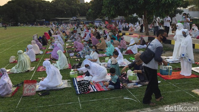 Suasana salat Idul Adha di Masjid Al Azhar Kebayoran
