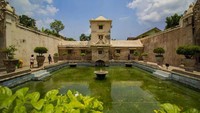 Situs Taman Sari berdiri tahun 1785 yang ditandai dengan candra sengkala catur naga rasa tunggal (tanda istana baru) oleh Sri Sultan Hamengkubuwono I. (Rofika Dwi/dtraveler)