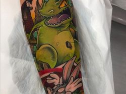 Keren! Seni Tato Gambar Kartun yang Berwarna