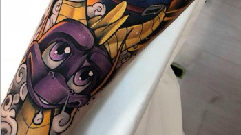 Setiap postingannya mengundang ribuan like dan ratusan komentar. Foto: Instagram/ikostattoo