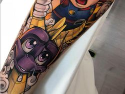 Keren! Seni Tato Gambar Kartun yang Berwarna