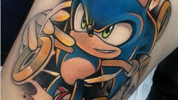 Lalu ia aplikasikan di kulit. Foto: Instagram/ikostattoo