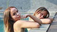 The Connell Twins menuai kontroversi karena diketahui menjual foto-foto seksinya di situs Only Fans. Kembar 17 tahun ini mengumumkan di Instagram kalau konten seksinya sedang diskon jadi USD 5 atau sekitar Rp 70 ribu. Foto: Instagram