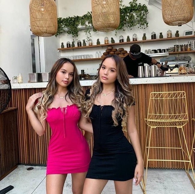 Dari Indonesia, selebgram kembar paling terkenal adalah The Connell Twins yang kini tinggal di Australia. Mereka jadi sensasi ketika membuka akun Only Fans dan mengunggah konten-konten seksi. Foto: Instagram