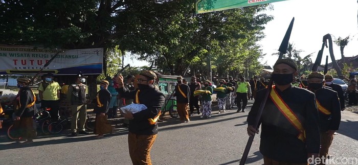 Tradisi Penjamasan Sunan Kalijaga di Demak Tradisi Penjamasan Sunan Kalijaga di Demak