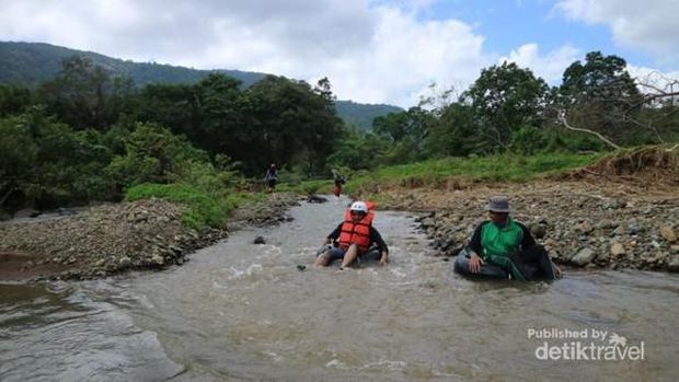 Tubing river di Sungai Batu Mangguntur