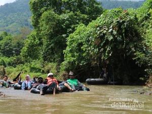 Nikmati Long Weekend dengan Tubing River