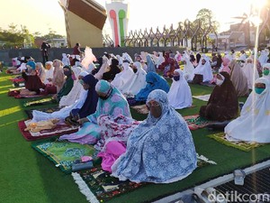 Satgas COVID-19: Zona Merah Salat Id di Rumah, Zona Lain Begini Aturannya