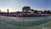 Protokol kesehatan ketat diterapkan dalam pelaksanaan Salat Idul Adha di Masjid Agung Cianjur dan Taman Alun-alun. Hal itu untuk mencegah penyebaran COVID-19.
