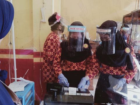 Usai shalat Idul Adha jamaah serbu warung soto dan sop