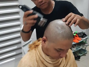 Video Momen Pasha Cukur Gundul Usai Kontroversi Rambut Pirang