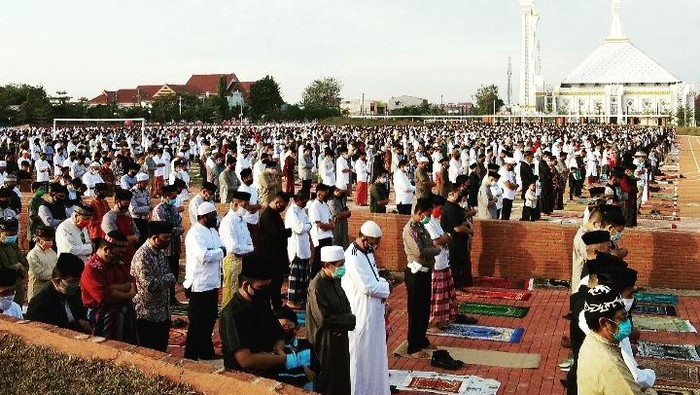 Warga Gowa salat Idul Adha di Lapangan Syekh Yusuf