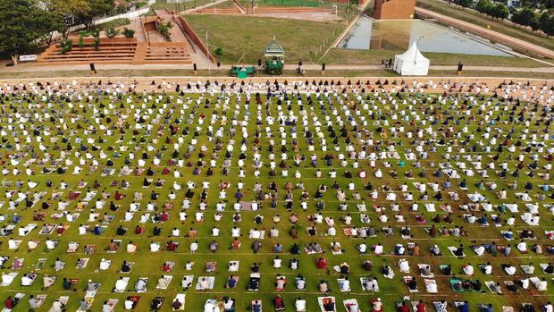 Warga Gowa salat Idul Adha di Lapangan Syekh Yusuf