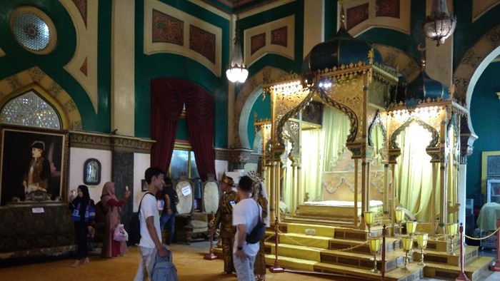 Warga Medan serbu Istana Maimun di hari raya Idul Adha, Jumat (31/7/2020)