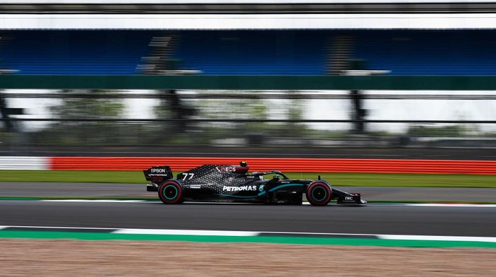 NORTHAMPTON, ENGLAND - AUGUST 01: Valtteri Bottas of Finland driving the (77) Mercedes AMG Petronas F1 Team Mercedes W11 on track during final practice for the F1 Grand Prix of Great Britain at Silverstone on August 01, 2020 in Northampton, England. (Photo by Rudy Carezzevoli/Getty Images)