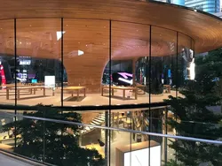 Melihat Apple Store Terbesar di Thailand yang Baru Buka