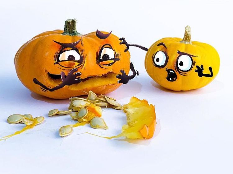 Seniman Ini Bikin 10 Buah Bergambar Doodle Artistik