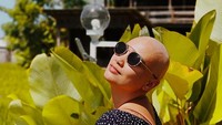 Feby Febiola mencukur habis rambutnya. Foto: Instagram Feby Febiola