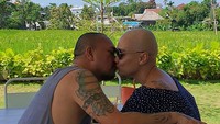 Feby Febiola selalu ditemani Franky Sihombing, sang suami. Foto: Instagram Feby Febiola