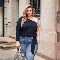 Mendapat julukan model dengan tubuh paling sintal di majalah tersebut, Hunter berharap dapat memotivasi para perempuan yang masih kurang percaya diri dengan fisiknya. Ia pun ingin penampilannya dapat mendobrak industri media yang kerap mengesampingkan para perempuan bertubuh sintal. Aku ingin ini berubah tak hanya untuk generasi sekarang, tapi juga turun temurun sehingga kita bisa melihat keberagaman, katanya. (Foto: Instagram/@huntermcgrady)