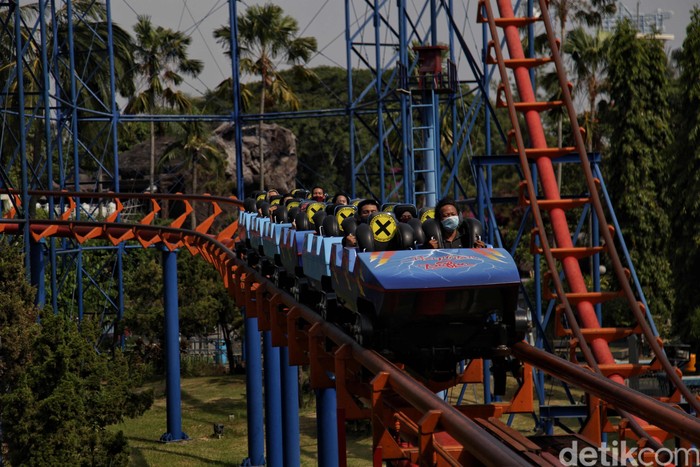 Banyak warga Jakarta menikmati liburan Idul Adha di kawasan rekreasi wisata salah satunya adalah Dufan Ancol.