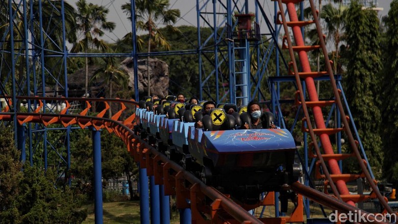 Keceriaan Libur Idul Adha di Dufan Banyak warga Jakarta menikmati liburan Idul Adha di kawasan rekreasi wisata salah satunya adalah Dufan Ancol.