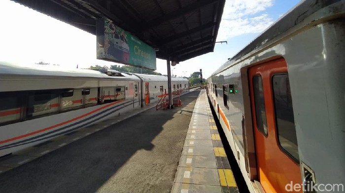 Kereta di Cirebon