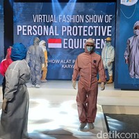 Salah satu nakes yang menjadi model, Haris Yulianto mengungkapkan pengalamannya sehari menjadi model. Dia senang bisa berpartisipasi dalam acara tersebut. Jauh Hari Wawan S/detikcom.