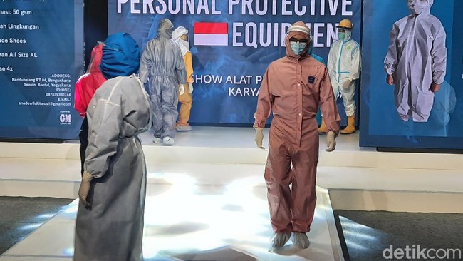 Salah satu nakes yang menjadi model, Haris Yulianto mengungkapkan pengalamannya sehari menjadi model. Dia senang bisa berpartisipasi dalam acara tersebut. Jauh Hari Wawan S/detikcom.