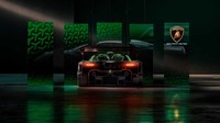 Meski harganya sangat mahal, mobil ini tidak boleh dibawa pulang oleh pemiliknya. Itu karena mobil ini khusus dipakai di sirkuit. Lamborghini Essenza SCV12 ilegal dipakai di jalan raya.(Lamborghini.com)