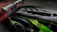 Mobil ini didesain untuk kecepatan. Itu bisa dilihat pada body yang terdapat dua air-intake di atas kap untuk mempercepat pendinginan mesin buas yang ada di bawahnya. Terlihat juga sirip, splitter, dan sayap belakang yang adjustable. Bodyworks pada Essenza SCV12 didesain untuk menciptakan tenaga downforce yang besar, sekitar 1.200 kg pada kecepatan 250 km/jam. (Lamborghini.com)