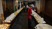 Sebanyak 400 kotak olahan masakan chef Sammy dibagikan kepada warga sebagai bentuk kepedulian sosial kepada sesama warga di tengah pandemi COVID-19.