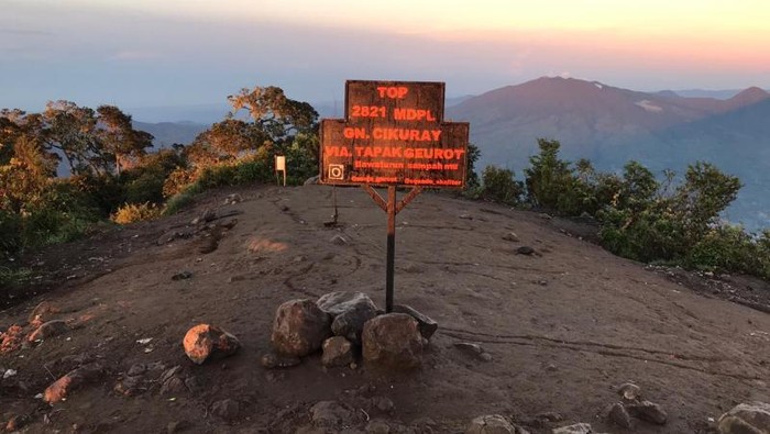 Puncak Gunung Cikuray