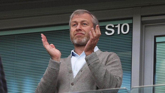 Roman Abramovich LONDON, ENGLAND - MAY 15: Chelsea owner Roman Abramovich is seen prior to the Barclays Premier League match between Chelsea and Leicester City at Stamford Bridge on May 15, 2016 in London, England. (Photo by Paul Gilham/Getty Images)