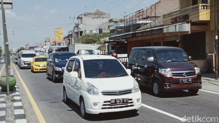 Ruas Jl Yogya-Solo di Delanggu, Klaten terpantau ramai lancar pada Sabtu (1/8/2020)
