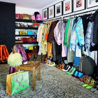 Aslinya, rumah Kendall memiliki lima kamar tidur. Namun, salah satunya Kendall fungsikan sebagai fitting room khusus untuk mencoba pakaian sebelum pemotretan atau fashion show. (Foto: Architectural Digest/WILLIAM ABRANOWICZ)