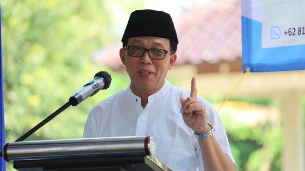 Sekjen Kemendagri Muhamad Hudori secara simbolis menyerahkan bantuan hewan kurban
