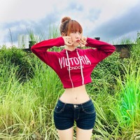 Saya dalam disposisi yang sehat dan menjaga pola makan yang sehat sehingga tidak ada yang perlu dikhawatirkan. Saya tidak berpikir ada yang salah dengan penampilan saya. Saya senang berpose untuk foto dan memamerkan penampilan saya. Pujian itu sangat bagus. Orang-orang setuju bahwa itu adalah tampilan yang indah, jelas Su Naing. Foto: Instagram @sumohnaing