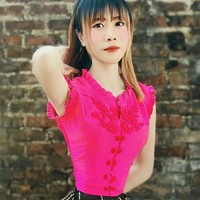 Wanita bernama Su Naing mengklaim bahwa dirinya memiliki ukuran lingkar pinggang hanya 34 cm. Dengan ukuran pinggang yang sangat kecil, Su Naing dipercaya menjadi salah satu wanita dengan lingkar pinggang terkecil di dunia. Foto: Instagram @sumohnaing