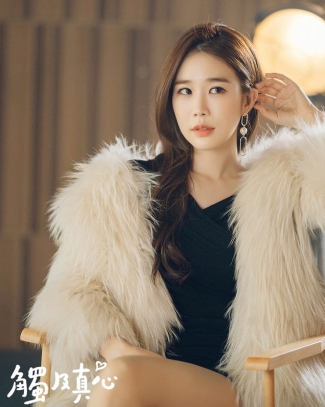 Hubungan cinta Yoo In Na dan Lee Dong Wook dalam serial Goblin yang bikin penonton gemas membuat keduanya kembali dipersatukan dalam serial Touch Your Heart pada 2019. Yoo In Na pun kembali jadi pacar Lee Dong Wook dalam drama Korea produksi tvN tersebut. Foto: Dok. tvN, MBC