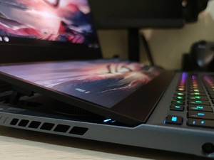Asus ROG Zephyrus Duo 15, Sempurna dengan Dua Layar