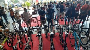 Beli Sepeda Biar Sehat Tapi Kok Berkerumun, Tidak Takut Corona?