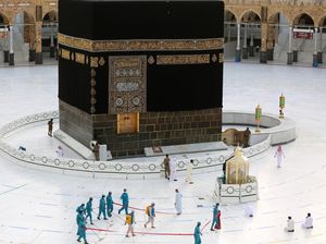 Imam Masjidil Haram: 2 Masjid Suci Paling Steril dari COVID-19