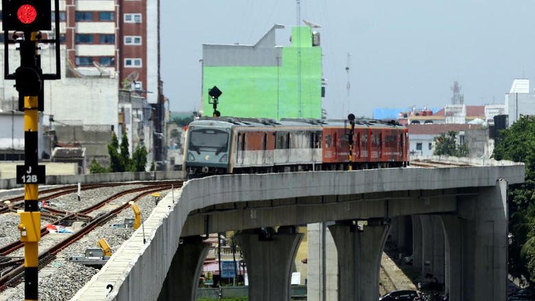 Beroperasi Lagi, Kereta Bandara Kualanamu Terapkan Protokol Kesehatan Kereta Api Bandara Kualanamu kembali beroperasi di masa Adaptasi Kebiasaan Baru. Sejumlah protokol kesehatan pun diterapkan dan wajib dipatuhi oleh penumpang.