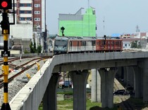 Viral Petugas Ejek Penumpang yang Ketinggalan Kereta Api di Medan