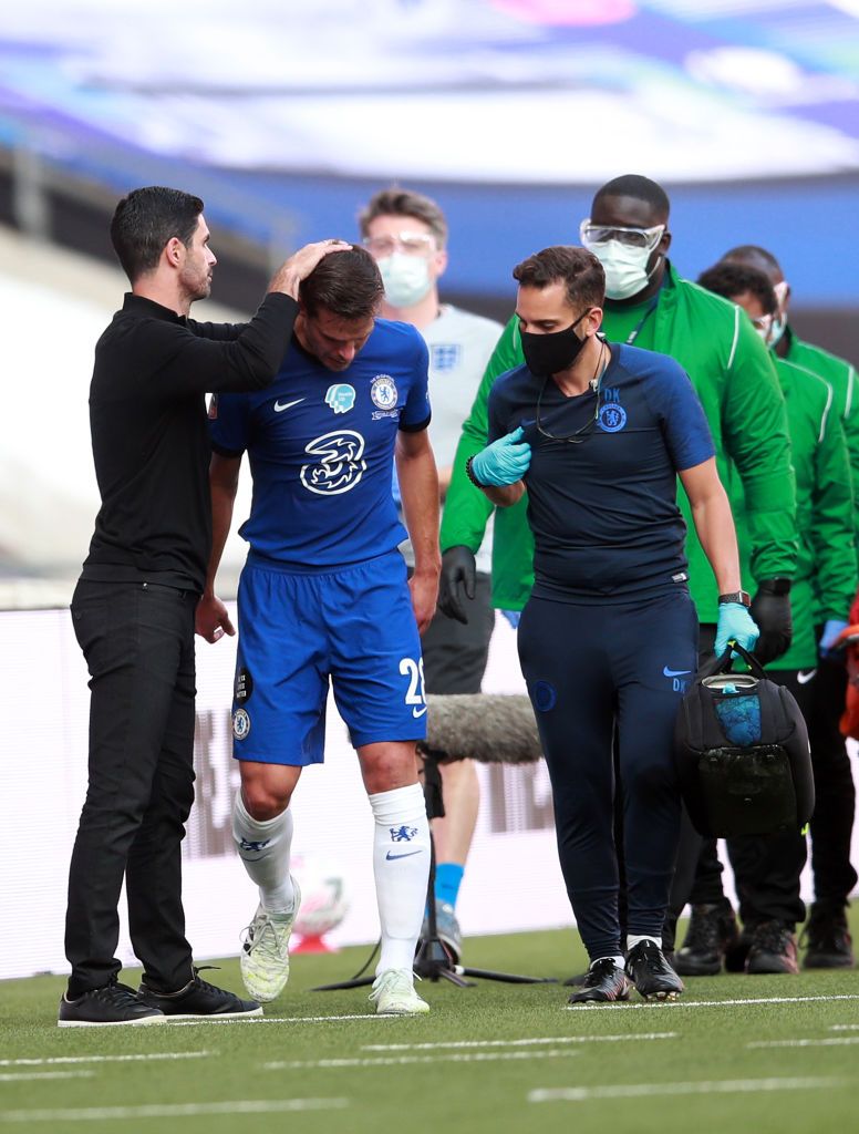Cesar Azpilicueta LONDON, ENGLAND - AUGUST 01: Cesar Azpilicueta of Chelsea walks off the pitch injured by medical staff during the Heads Up FA Cup Final match between Arsenal and Chelsea at Wembley Stadium on August 01, 2020 in London, England. Football Stadiums around Europe remain empty due to the Coronavirus Pandemic as Government social distancing laws prohibit fans inside venues resulting in all fixtures being played behind closed doors. (Photo by Adam Davy/Pool via Getty Images)