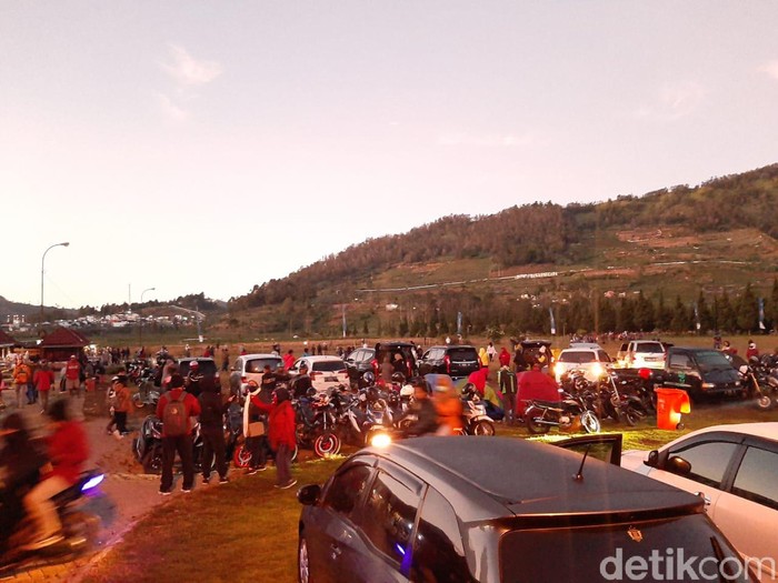 Dieng membludak